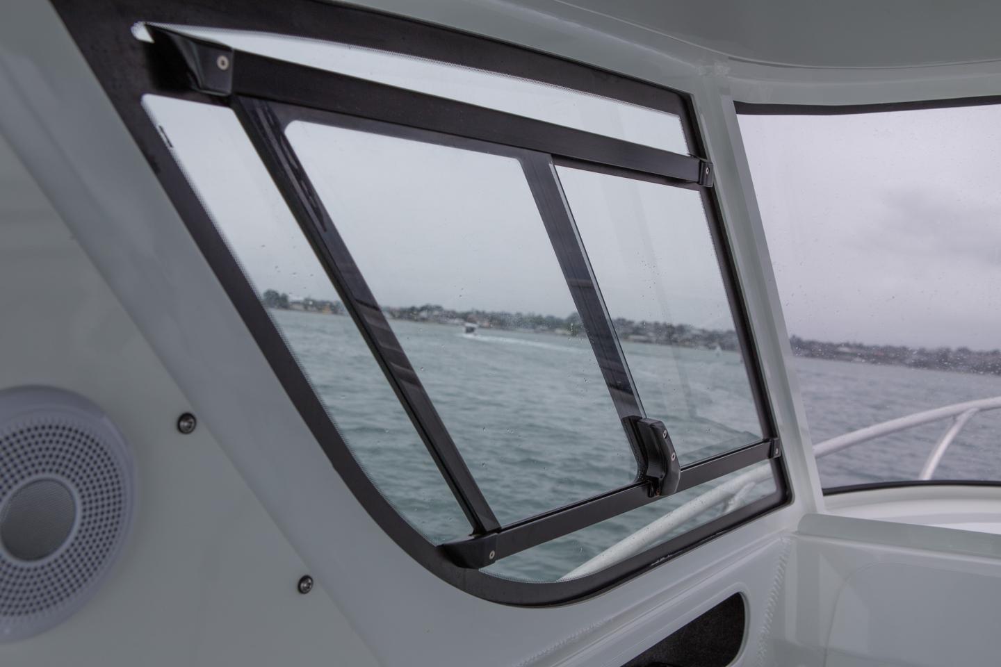 extreme_boats_sliding_side_windows.jpg